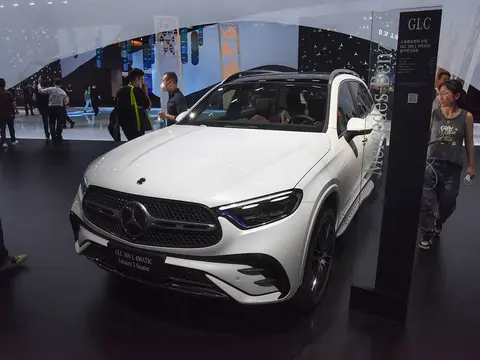 奔驰GLC价格“大跳水”!最高优惠12.5万,网友:还是选宝马